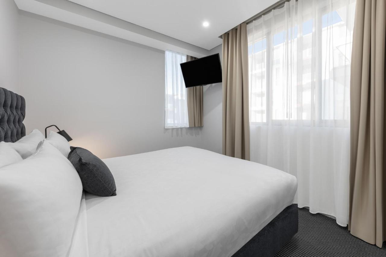 סידני Meriton Suites North Ryde מראה חיצוני תמונה A bedroom at the hotel