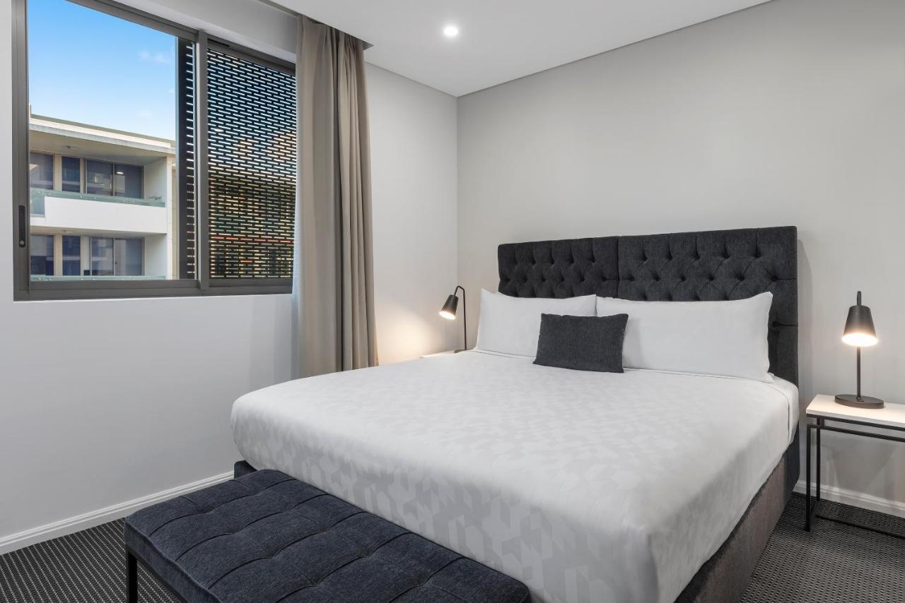 סידני Meriton Suites North Ryde מראה חיצוני תמונה A bedroom at the hotel