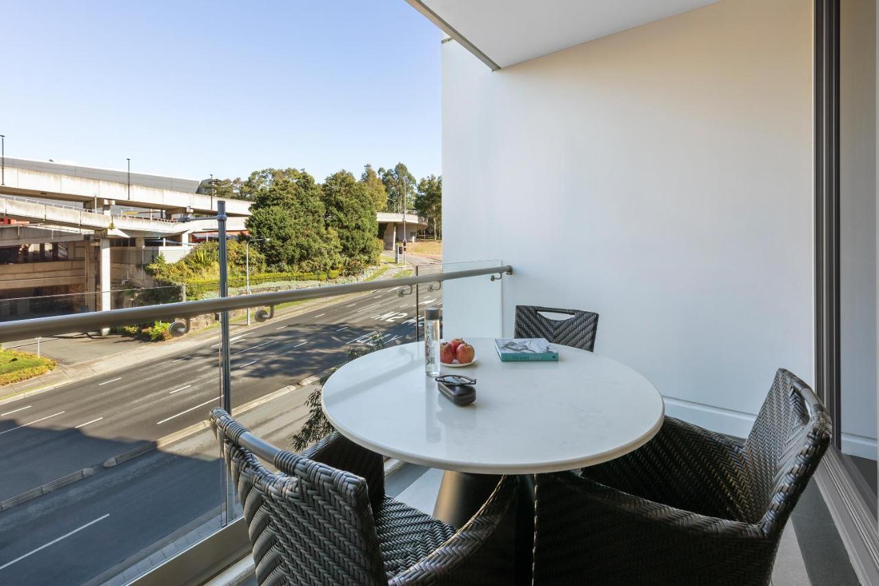 סידני Meriton Suites North Ryde מראה חיצוני תמונה A balcony